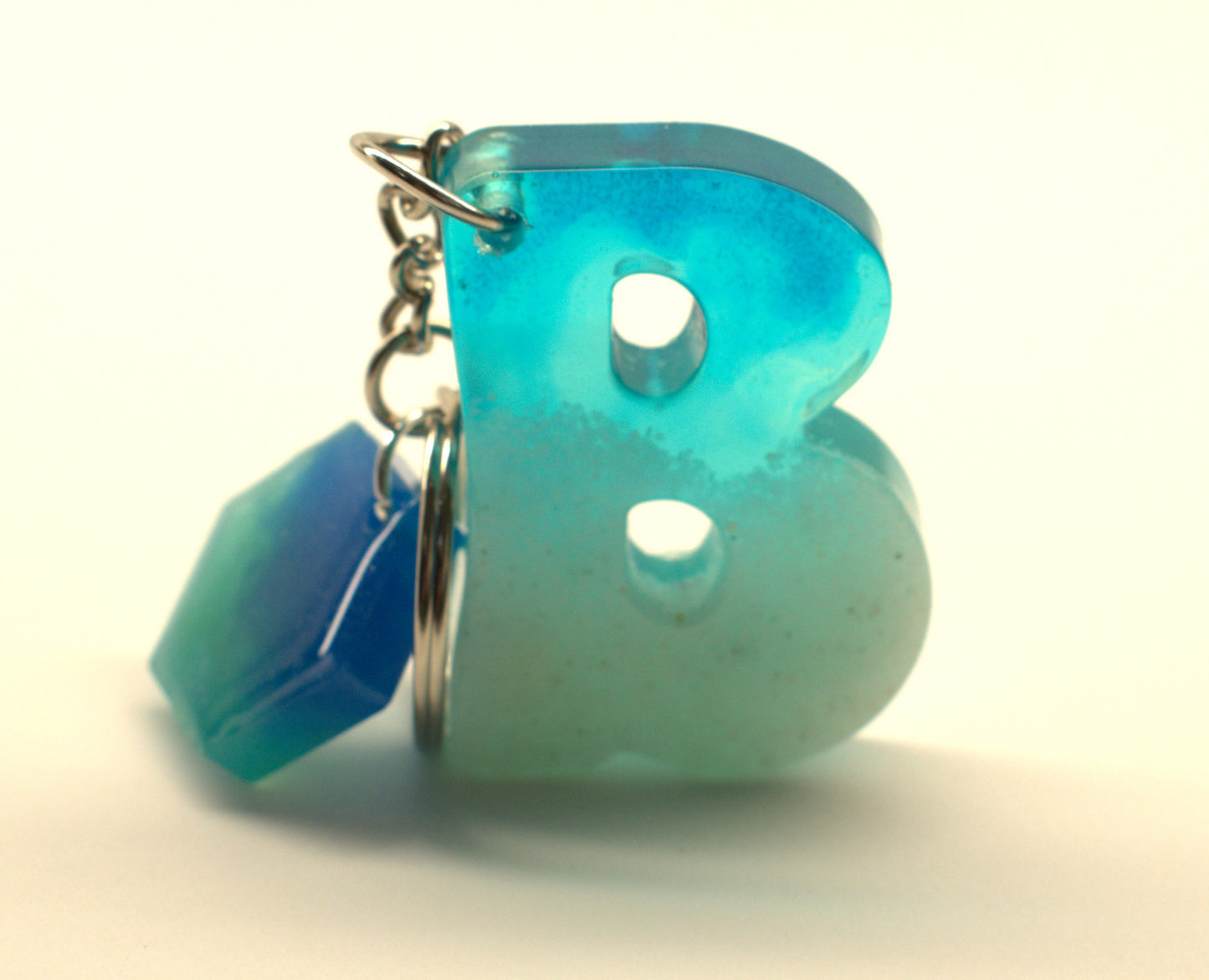 Epoxy Letter B Keychain: A Cozy Seaside Keepsake