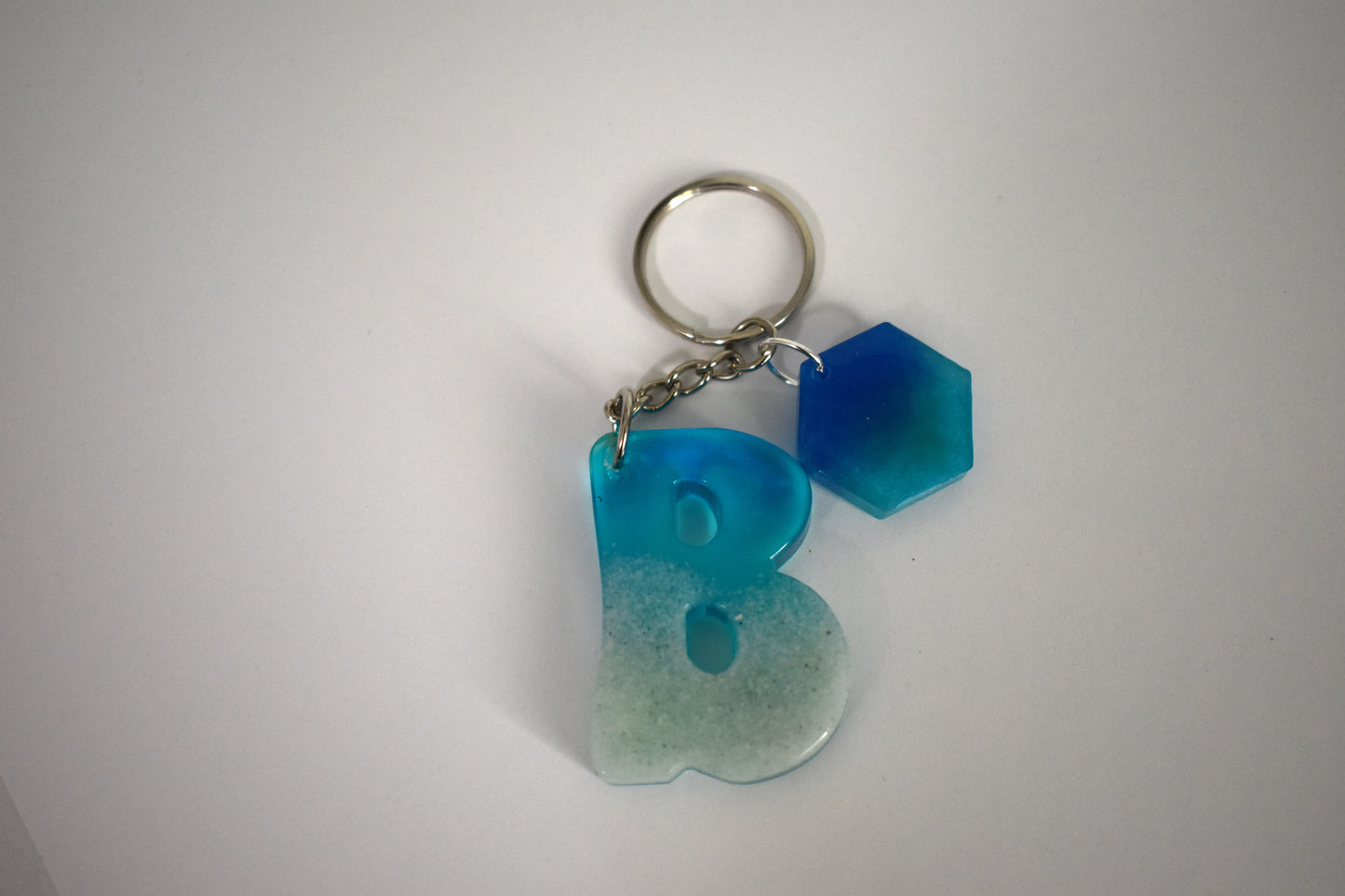 Epoxy Letter B Keychain: A Cozy Seaside Keepsake